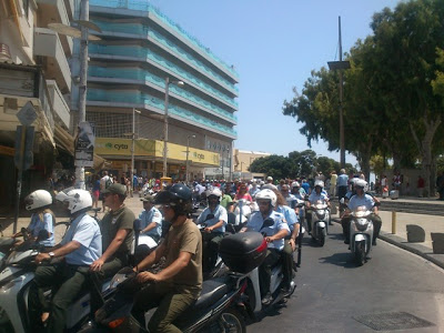Ήχησαν τα τύμπανα του πολέμου! - Χιλιάδες εργαζόμενοι στους δρόμους της Κρήτης - Φωτογραφία 3