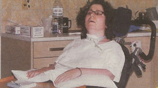 Οργή για την Αγγελική Χατζηδημητρίου: 7 χρόνια μετά, παραμένει στο αναπηρικό καροτσάκι - Φωτογραφία 1
