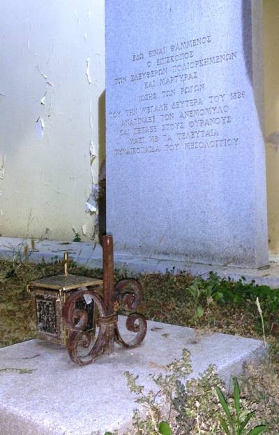Mεσολόγγι: Βεβήλωσαν τον τάφο του Ιωσήφ Ρωγών - Φωτογραφία 2