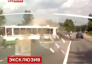 Συγκλονιστικό βίντεο από το δυστύχημα στη Ρωσία που στοίχισε τη ζωή σε 18 ανθρώπους - Φωτογραφία 1