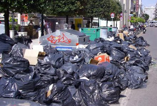 Πάτρα: Πότε καθαρίζει η πόλη από τα σκουπίδια - Υπολείμματα δημιουργούν ανυπόφoρη δυσοσμία - Φωτογραφία 1