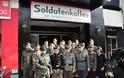 «Χιτλερική» καφετέρια άνοιξαν στην Ινδονησία!