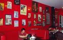 «Χιτλερική» καφετέρια άνοιξαν στην Ινδονησία! - Φωτογραφία 2