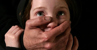 Φρικτό έγκλημα: Δύο 13χρονοι βίασαν πεντάχρονο κορίτσι υπό το βλέμμα του 7χρονου αδελφού της - Φωτογραφία 1