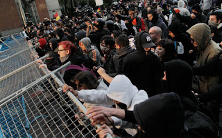 Ισπανία: Ένταση και τραυματίες στις διαδηλώσεις κατά του Μ. Ραχόι - Φωτογραφία 1