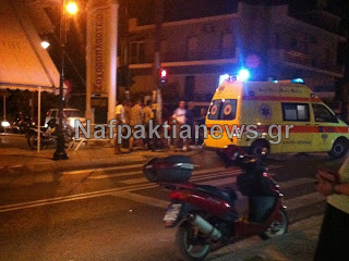 ΠΡΙΝ ΛΙΓΟ: Τροχαίο ατύχημα στη πλατεία Λιμένος στη Ναύπακτο - Φωτογραφία 1