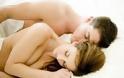 Tα πέντε οφέλη στην υγεία από το να κοιμάται κανείς γυμνός