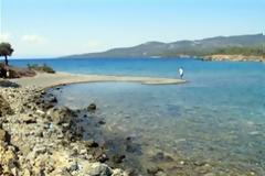 ''Στο σφυρί'' καταπράσινο νησάκι στη Χαλκιδική