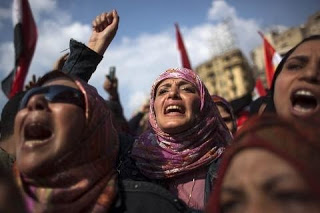 Νεκρές τέσσερις διαδηλώτριες στην Αίγυπτο - Φωτογραφία 1