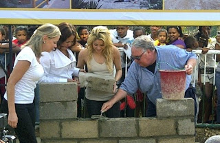 Δείτε το σχολείο που χτίζει η Shakira για τα φτωχά παιδιά της Κολομβίας - Φωτογραφία 1