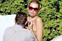 Έτσι είναι το σώμα της Kate Moss στα 39 της! - Δείτε αρετουσάριστες φώτο της