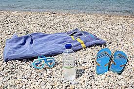 Πηγαίνουν για μπάνιο και φεύγουν χωρίς πετσέτες και σαγιονάρες - Απίστευτες κλοπές σε παραλίες της Κρήτης - Φωτογραφία 1