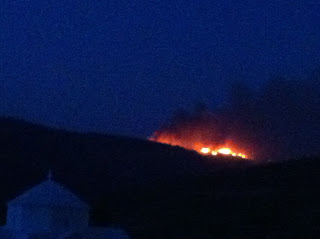 Δεν έσβησε ακόμη η φωτιά στη Ζωοδόχο πηγή Σάμου - Φωτογραφία 1