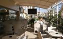Γαμήλιο καφέ στο Ηράκλειο - Σερβίρουν πλάι στα νυφικά - Φωτογραφία 4