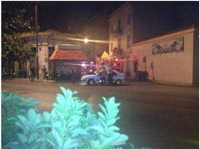 ΣΟΚ στο κέντρο της Αθήνας χθες βράδυ: 60χρονος αυτοπυρπολήθηκε μπροστά στη κάμερα [video+photos] - Φωτογραφία 3