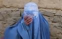 Αφγανιστάν: Ισχύει διάταγμα που περιορίζει τα δικαιώματα των γυναικών