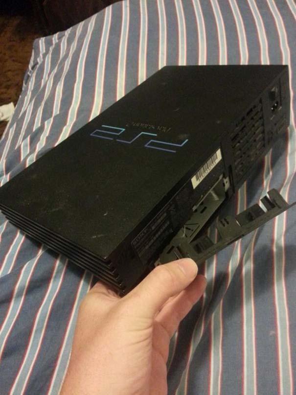 Το μεταχειρισμένο Playstation 2 που αγόρασε περιείχε μια έκπληξη - Φωτογραφία 2