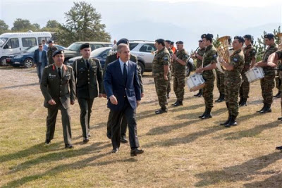 Παρουσία ΥΦΕΘΑ Θανάση Δαβάκη στις εκδηλώσεις μνήμης για τη γυναίκα της Πίνδου και τους Αξιωματικούς Κωνσταντίνο Δαβάκη και Αλέξανδρο Διάκο στη Φούρκα - Φωτογραφία 2