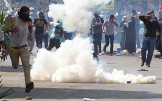 Τουλάχιστον ένας νεκρός από τις νέες συγκρούσεις στο Κάιρο - Φωτογραφία 1