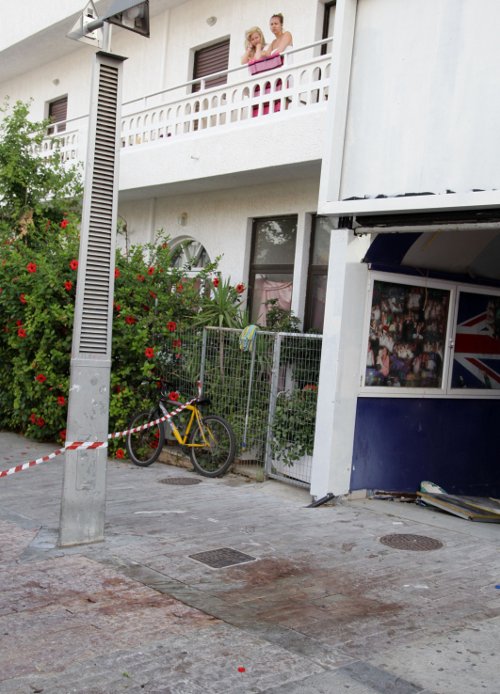 Φωτογραφίες από το σημείο που μαχαιρώθηκε ο 20χρονος στη Κρήτη - - Φωτογραφία 4