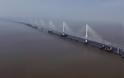 Γέφυρα μήκους 10 χλμ. πάνω από το νερό [video]