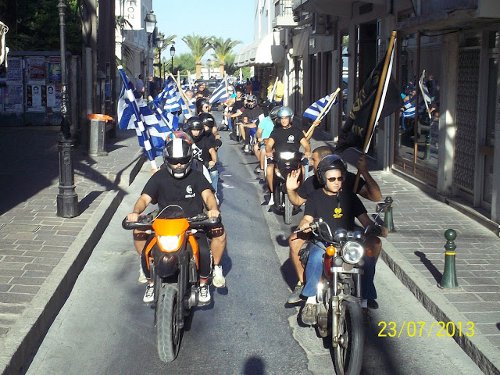 Μηχανοκίνητη πορεία από Χρυσαυγίτες στο Ρέθυμνο! - Φωτογραφία 2