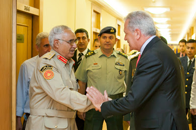 Συνάντηση ΥΕΘΑ Δημ. Αβραμόπουλου με τον Αρχηγό των Ενόπλων Δυνάμεων της Λιβύης - Φωτογραφία 4