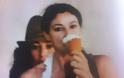 Παγωτό και λιχουδιές από ξυλόφουρνο έτρωγε στα σοκάκια της Πάρου η Μόνικα Μπελούτσι - Δείτε φωτo - Φωτογραφία 2
