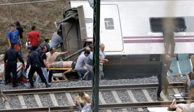 Το τρένο του θανάτου στην Ισπανία - Xάος μετά τον εκτροχιασμό - Φωτογραφία 2