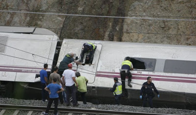 Το τρένο του θανάτου στην Ισπανία - Xάος μετά τον εκτροχιασμό - Φωτογραφία 6