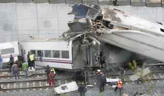 Bίντεο-σοκ: Έτσι εκτροχιάστηκε το τρένο και σκοτώθηκαν 78 Ισπανοί - Φωτογραφία 1