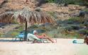 ΔΕΝ ΥΠΑΡΧΕΙ!!! Ο Τζόρτζιο Αρμάνι πήγε στην παραλία του ΜΗΤΣΟΤΑΚΗ στην Κρήτη και ΔΕΙΤΕ τι έπαθε!