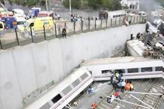 ΣΟΚ: Ο μηχανοδηγός του τρένου στην Ισπανία πανηγύριζε στο Facebook όταν έφτασε τα 200 χιλιόμετρα [photos]