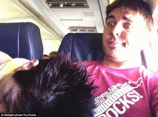 Άγνωστη κοιμήθηκε πάνω του στο αεροπλάνο και... ▬ BINTEO - Φωτογραφία 1