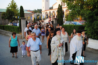 Σε κατανυκτική ατμόσφαιρα η Λιτάνευση της Ιερής Εικόνας της Αγίας Παρασκευής στο Τρίκορφο Ναυπακτίας… - Φωτογραφία 7