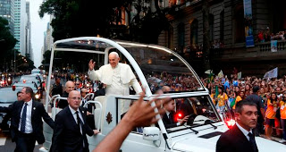 Παραλήρημα στην ΚόπαΚαμπάνα για τον Πάπα Φραγκίσκο - Φωτογραφία 1