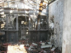 Συγκλονιστικές εικόνες από τον ναό που κάηκε στα Χανιά [video + photos] - Φωτογραφία 1
