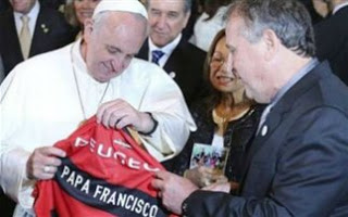 «Συμπαίκτης» του Ζίκο ο Πάπας! - Φωτογραφία 1