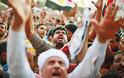 Δεκάδες νεκροί (70-80) στο Κάιρο από επίθεση του Στρατού σε διαδηλωτές της Μουσουλμανικής Αδελφότητας