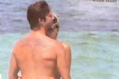 Καυτά φιλιά στη θάλασσα δίνουν Nίκος Οικονομόπουλος και Βίκυ Κάβουρα! - Δείτε φωτο