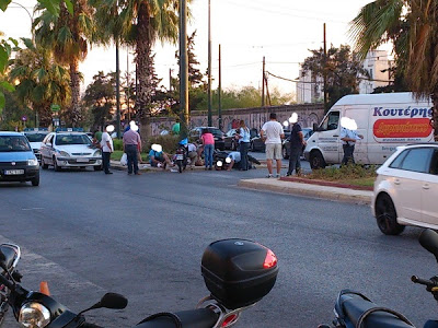 ΠΡΙΝ ΛΙΓΟ: Τροχαίο με 3 τραυματίες κοντά στο σταθμό Λαρίσης, σύμφωνα με αναγνώστη - Φωτογραφία 3