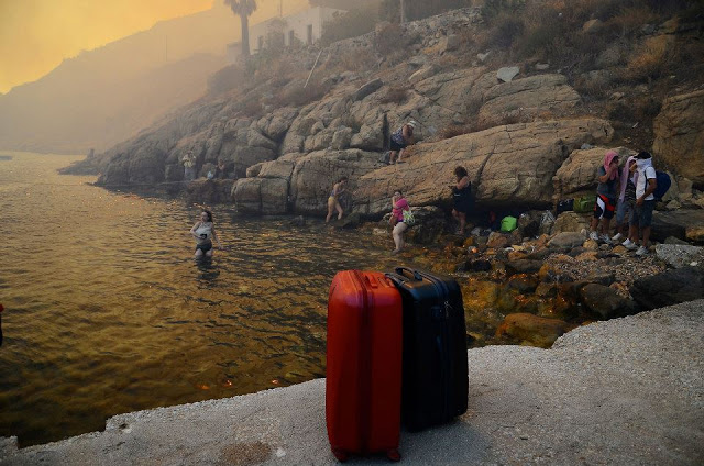 Συγκλονιστικές εικόνες από Σέριφο - Ο κόσμος εγκαταλείπει το νησί με βάρκες - Φωτογραφία 3