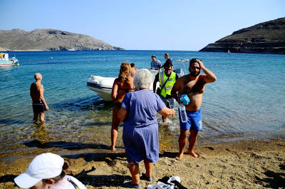 Συγκλονιστικές εικόνες από Σέριφο - Ο κόσμος εγκαταλείπει το νησί με βάρκες - Φωτογραφία 7