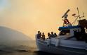Συγκλονιστικές εικόνες από Σέριφο ▬ Ο κόσμος εγκαταλείπει το νησί με βάρκες! - Φωτογραφία 11