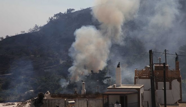 Σε ύφεση ο πύρινος εφιάλτης στη Ρόδο - Φωτογραφία 4