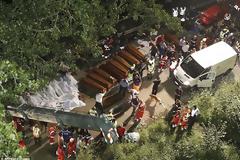 Ανατριχιαστικές φωτογραφίες από το πολύνεκρο τροχαίο στην Ιταλία
