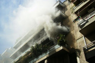 Φωτιά σε διαμέρισμα στο Ρέθυμνο - Στο νοσοκομείο ο ένοικος - Φωτογραφία 1