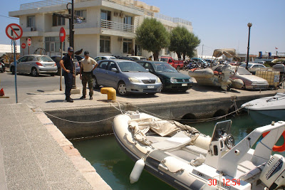 Εντοπισμός - κατάσχεση πυρομαχικών σε φουσκωτό σκάφος στη Χίο και σύλληψη τεσσάρων επιβαινόντων - Φωτογραφία 3