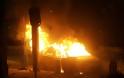 Ταξί κάηκε ολοσχερώς στις πρώτες εργατικές κατοικίες Nαυπάκτου