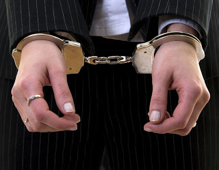 Σύλληψη 39χρονης για ληστεία στο Κορωπί - Φωτογραφία 1